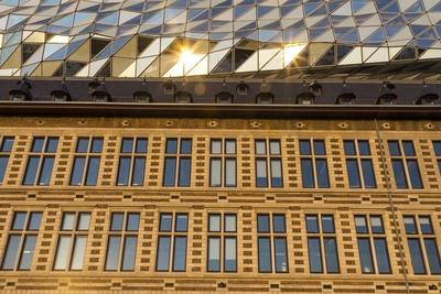 Das Antwerp Port Authority Geb?ude, in Antwerpen, Belgien, ehemalige Feuerwehrkaserne im Hafen, renoviert und mit einem-stock-photo