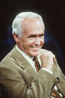 Wolf Schneider 11/92 rb Mann Journalismus TV hoch halb l?chelnd wei?haarig Sakko Krawatte seri?s-stock-foto