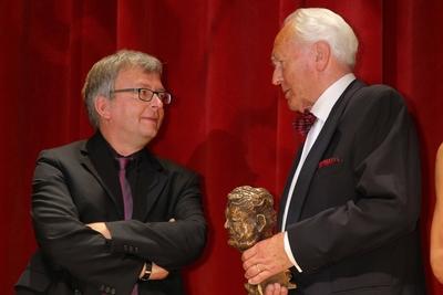 Ehrenpreistraeger Wolf Schneider und Preistraeger Humor Hans Zippert bei der Party beim Henri Nannen Preis 2011 im Deuts-stock-foto