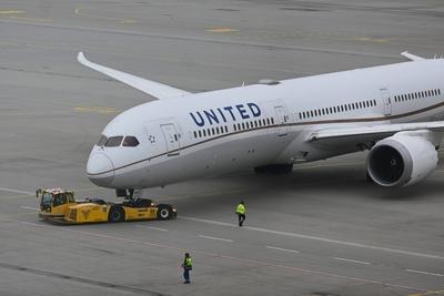 Flughafen M?nchen, Franz Josef Strauss, IATA-Code MUC. Foto: Boeing 787-10 Dreamliner der United Airlines. Die United Ai-stock-foto