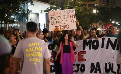 Demonstration by residents of the Moinho favela in Sao Paulo-stock-foto