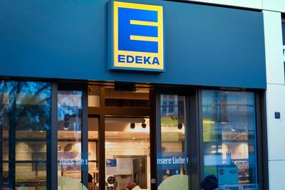 Symbolbild des Lebensmitteleinzelhaendler EDEKA Symbolfoto Logo des Supermarkt EDEKA Deutschland *** Symbol image of foo-stock-foto