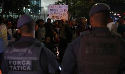 Demonstration by residents of the Moinho favela in Sao Paulo-stock-foto