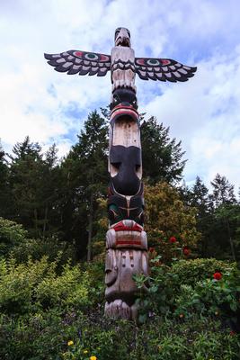 Huge Indian totemic column Huge Indian totemic column. Scenic decorative park Butchart Gardens on Vancouver Island, Cana-stock-photo