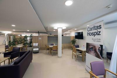 20250416 Pressegespraech zum Thema aktuellen Ausbau im Hospiz- und Pflegebereich-stock-foto