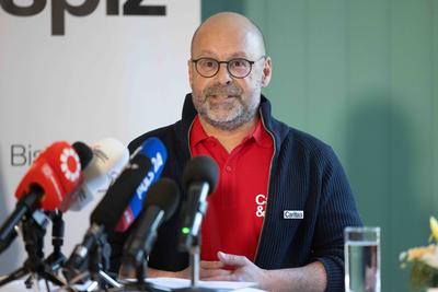 20250416 Pressegespraech zum Thema aktuellen Ausbau im Hospiz- und Pflegebereich-stock-foto