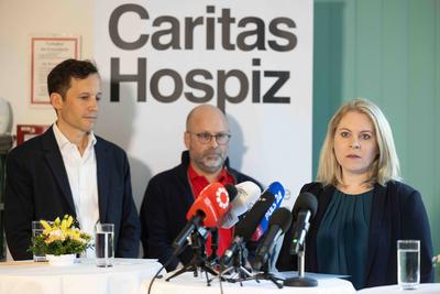 20250416 Pressegespraech zum Thema aktuellen Ausbau im Hospiz- und Pflegebereich-stock-foto