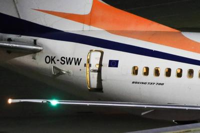 Landung Afghanischer Fl?chtlinge am Flughafen Leipzig/Halle-stock-foto