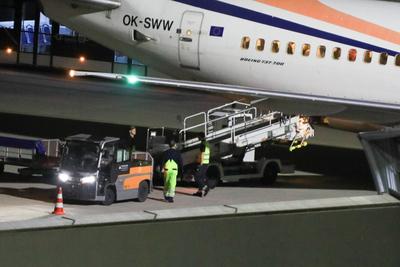 Landung Afghanischer Fl?chtlinge am Flughafen Leipzig/Halle-stock-foto