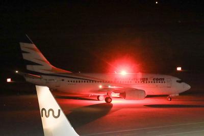 Landung Afghanischer Fl?chtlinge am Flughafen Leipzig/Halle-stock-foto