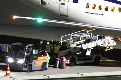 Landung Afghanischer Fl?chtlinge am Flughafen Leipzig/Halle-stock-foto