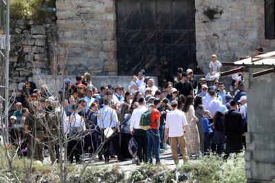 Israeli forces organize raid as the army restrict the movement of citizens by closing shops on the third day-stock-foto