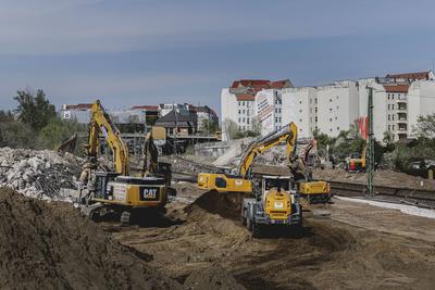 Abriss der Ringbahnbruecke-stock-photo
