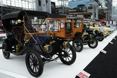 NEW YORK, NY - APRIL 16: People visit the exhibition area of vintage, classic, and iconic vehicles during the 2025 New Y-stock-foto
