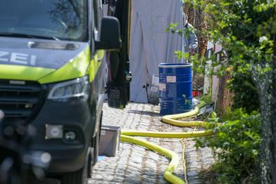 Zeihain - 16-J?hriger soll hochgiftige Bio-Kampfstoffe gehortet haben: LKA durchsucht Haus-stock-foto