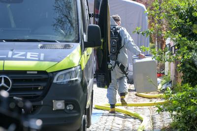Zeihain - 16-J?hriger soll hochgiftige Bio-Kampfstoffe gehortet haben: LKA durchsucht Haus-stock-foto