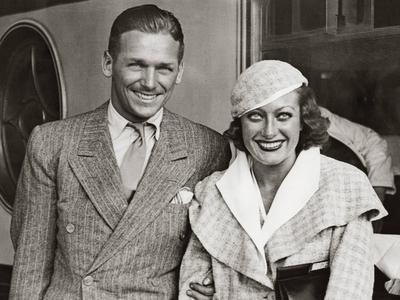Douglas Fairbanks Jr. with his wife Joan Crawford, circa 1930. PUBLICATIONxINxGERxSUIxAUTxONLY Copyright: xHAx 30928_26-stock-foto