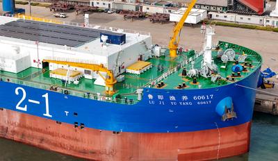 World First 150,000-ton Smart Fishery Farming Workboat-stock-foto