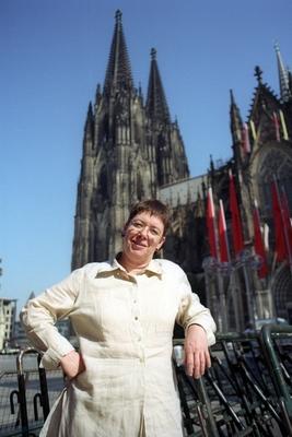 Bildnummer: 55531083  Datum: 16.06.1999  Copyright: imago/sepp spieglDombaumeisterin Barbara Schock-Werner vor dem Dom in K?ln 029B kbneg xsp 1999 hoch o0 People, Shooting, Kultur, K?lner Dom, K?ln, Portr?tBildnummer 55531083 Date 16 06 1999 Copyright Imago Sepp Spiegl  Barbara Shock Werner before the Dom in Cologne  Kbneg xsp 1999 vertical o0 Celebrities Shooting Culture Cologne Dom Cologne Portrait-stock-foto