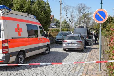 Zeihain - 16-J?hriger soll hochgiftige Bio-Kampfstoffe gehortet haben: LKA durchsucht Haus-stock-foto
