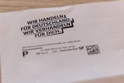 SPD-Kampagne zum Mitgliedervotum ? ?Wir handeln f?r Deutschland. Wir verhandeln f?r dich.?-stock-foto