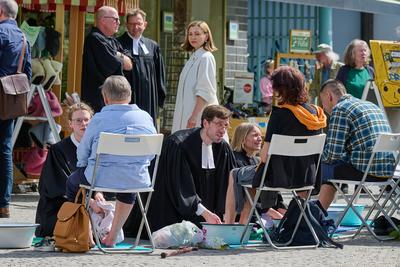 Rituelle Fusswaschung auf Berliner Wochenmarkt-stock-foto