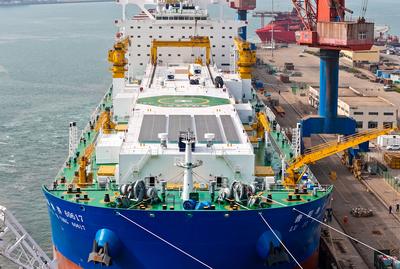 World First 150,000-ton Smart Fishery Farming Workboat-stock-foto