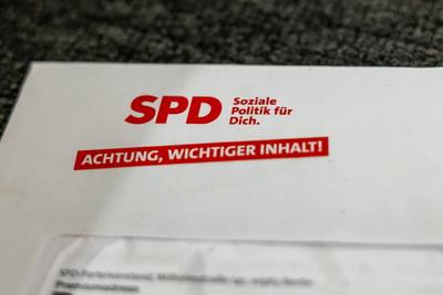 SPD-Mitgliedervotum zum Koalitionsvertrag ? Briefumschlag-stock-foto
