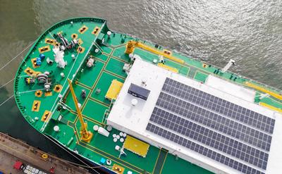 World First 150,000-ton Smart Fishery Farming Workboat-stock-foto