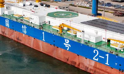 World First 150,000-ton Smart Fishery Farming Workboat-stock-foto