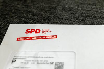 SPD-Mitgliedervotum zum Koalitionsvertrag ? Briefumschlag-stock-foto