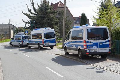 Zeihain - 16-J?hriger soll hochgiftige Bio-Kampfstoffe gehortet haben: LKA durchsucht Haus-stock-foto