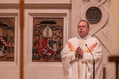 Osternacht im Limburger Dom mit Bischof Dr. Georg B?tzing-stock-foto