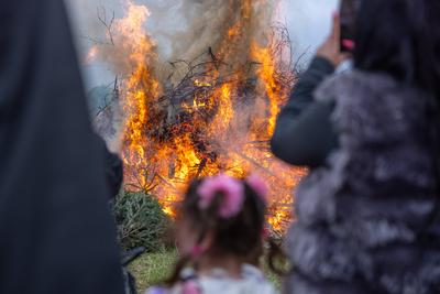 Traditionelles Osterfeuer in Berlin Gatow.-stock-foto