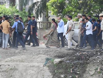 Delhi LG VK Saxena, CM Rekha Gupta Inspect Three Major Drains, Expedite Cleaning Efforts-stock-photo