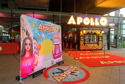 Apollo SUMMER IN THE CITY Premiere - Theateransicht D?sseldorf Roncalli s Apollo Variete NRW Deutschland *** Apollo SUMM-stock-foto