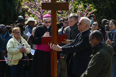 Holy Week: Stations of the Cross at the Sacre Coeur, in Paris, April 18, 2025-stock-foto