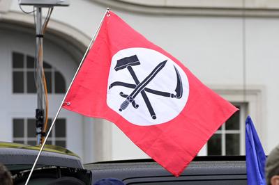 Eine Flagge der Gruppe Sozialrevolution?rer Nationalisten-stock-photo