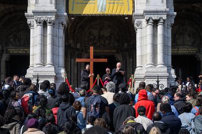 Holy Week: Stations of the Cross at the Sacre Coeur, in Paris, April 18, 2025-stock-foto