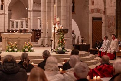 Osternacht im Limburger Dom mit Bischof Dr. Georg B?tzing-stock-foto