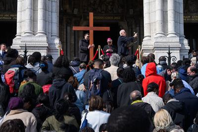 Holy Week: Stations of the Cross at the Sacre Coeur, in Paris, April 18, 2025-stock-foto