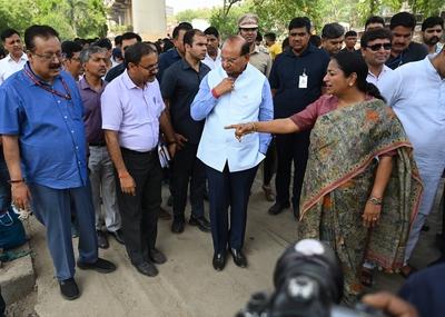Delhi LG VK Saxena, CM Rekha Gupta Inspect Three Major Drains, Expedite Cleaning Efforts-stock-photo