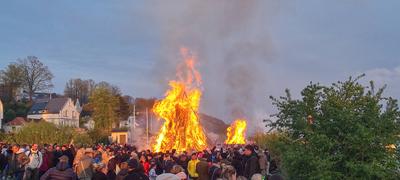 Osterfeuer 2025 am Hamburger Elbstrand H?he Blankenese-stock-foto