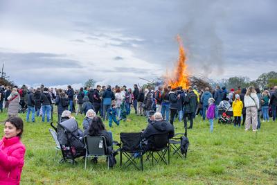Traditionelles Osterfeuer in Berlin Gatow.-stock-foto