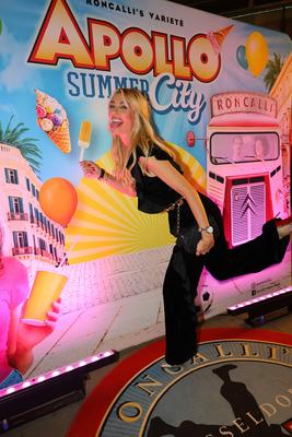 Apollo SUMMER IN THE CITY Premiere - Model Annika Gassner D?sseldorf Roncalli s Apollo Variete NRW Deutschland *** Apoll-stock-foto