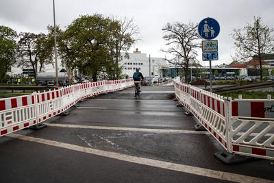 Querung f?r Fu?- und Radverkehr ?ber den Magdeburger Ring. Im Zusammenhang mit dem gesperrten Bereich des Damaschkeplatz-stock-photo