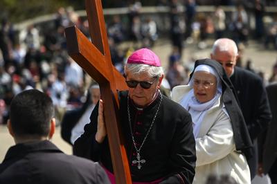 Holy Week: Stations of the Cross at the Sacre Coeur, in Paris, April 18, 2025-stock-foto