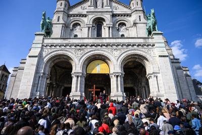 Holy Week: Stations of the Cross at the Sacre Coeur, in Paris, April 18, 2025-stock-foto