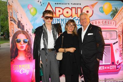 Apollo SUMMER IN THE CITY Premiere - Kunsth?ndler Markus WIldhagen (Bares f?r Rares) mit seiner Frau Karoline und Sohn P-stock-foto
