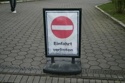 Cruiser Carfreitag am Karfreitag Ca.600 Cruiser treffen sich an der Tankstelle im Industriegebiet von Hambvurg Allermoehe am 18.04.2025 Der Saisonauftakt der Cruiserszene findet traditionelll immer am Krfreitag mit einem sogenannten Car Freitag an . Auch dieses Jahr trafen sich zahlrecher Cruiser und Zuschauer an der Aral Tankstelle Ca.600 Fahrer waren mit ihren getunten Fahrzeugen vor Ort und ca.1000 Personen waren zum ansehen und bestaunen der Fahrzeuge gekommen. Die Polizei war im gesamten Umfeld des Industriegebietes mit zahlreichen uniformierten pr?sent.Zahlreiche Fahrzeuge wurden von der Polizei ?berpr?ft und dabei auch einige Wagen sichergestellt. Auch hatte die Polizei eine Drohne im Einsatz um die Verkehrsstr?me und den Bereic-stock-foto